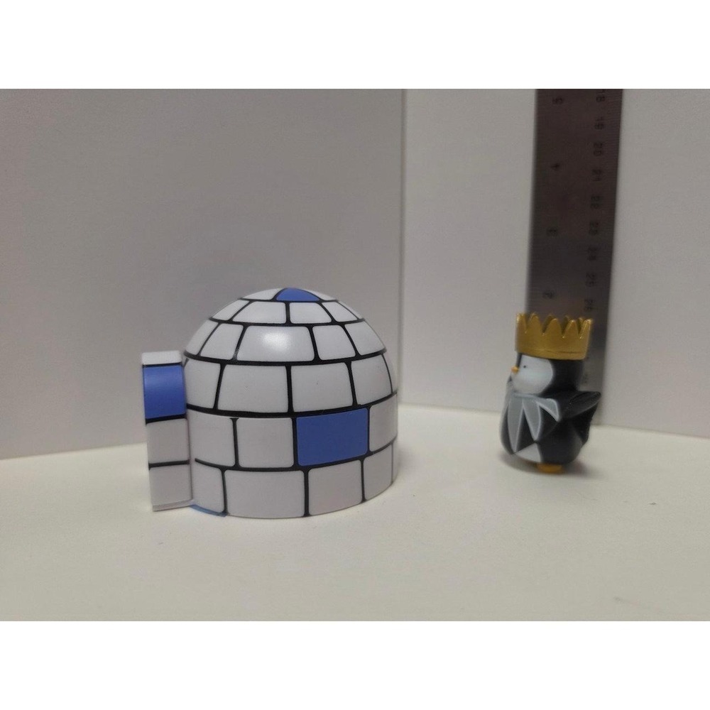 Ultra Rare GOLD Pudgy Penguins Collectible Igloo Series 2 - Picture 3 of 7